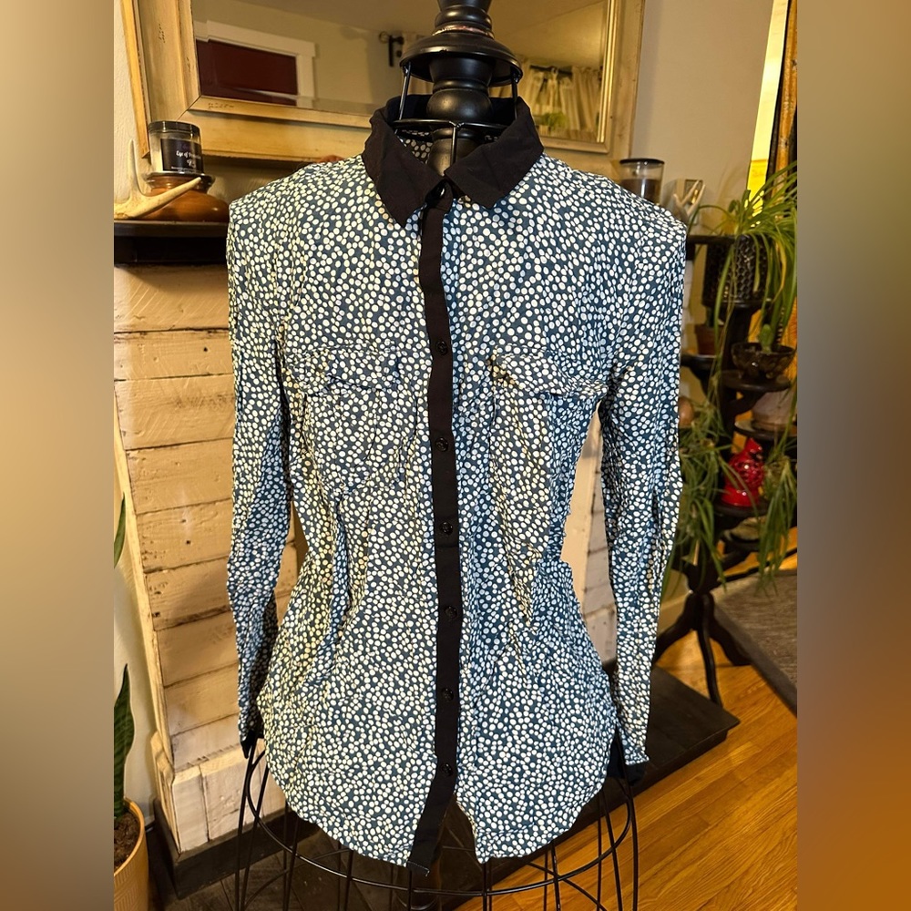 Ann Taylor Loft Women’s medium multicolored button down.